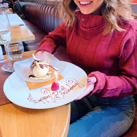 Red crop sweater - Picture 2 of 3